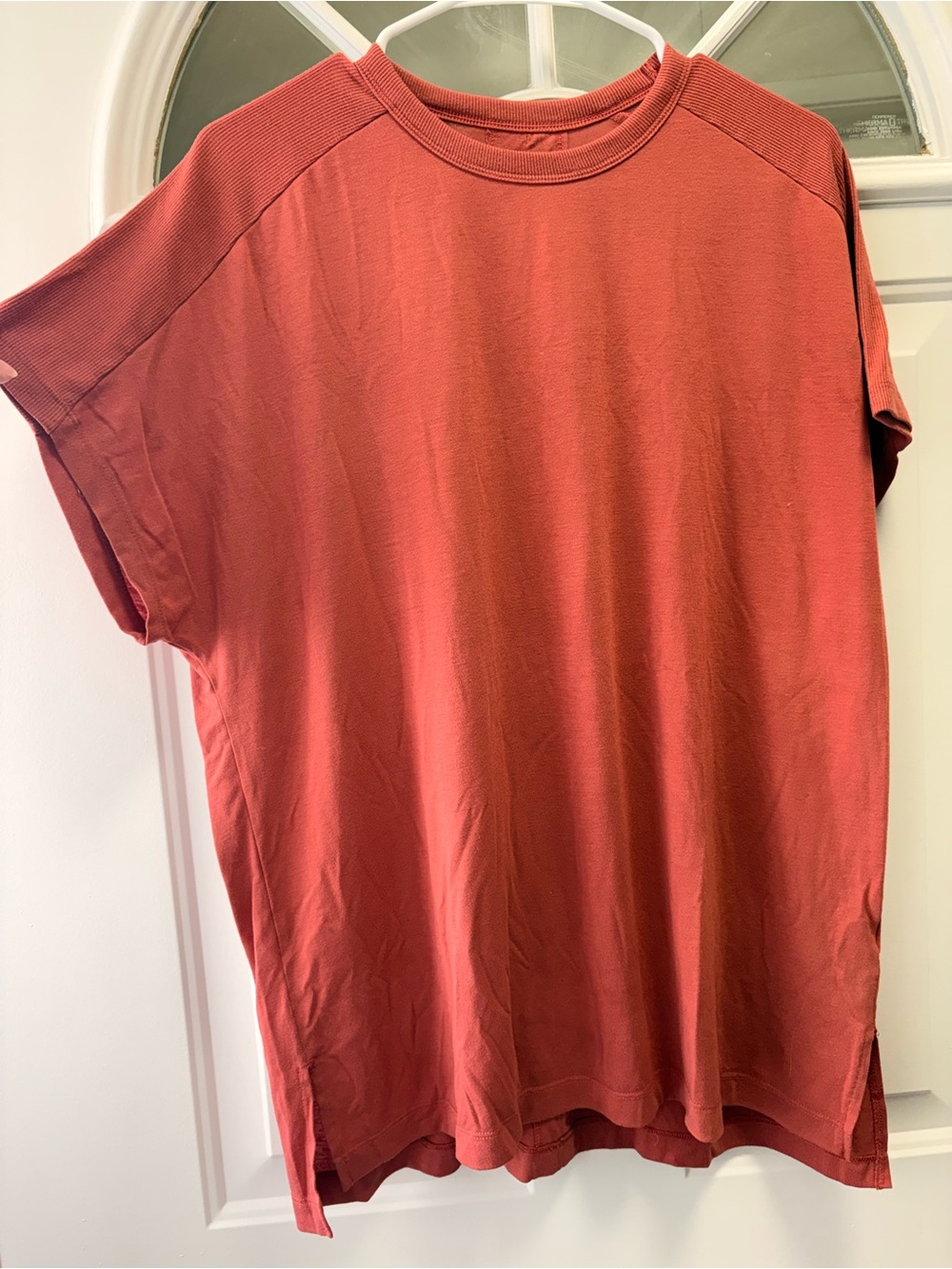 Old Navy Short Sleeve Crewneck Tee in Rust Red